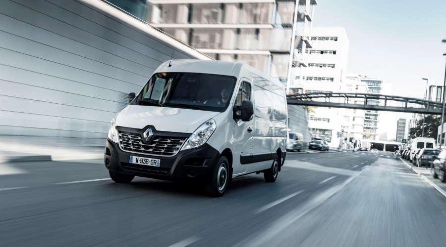 Renault MASTER Z.E. driving